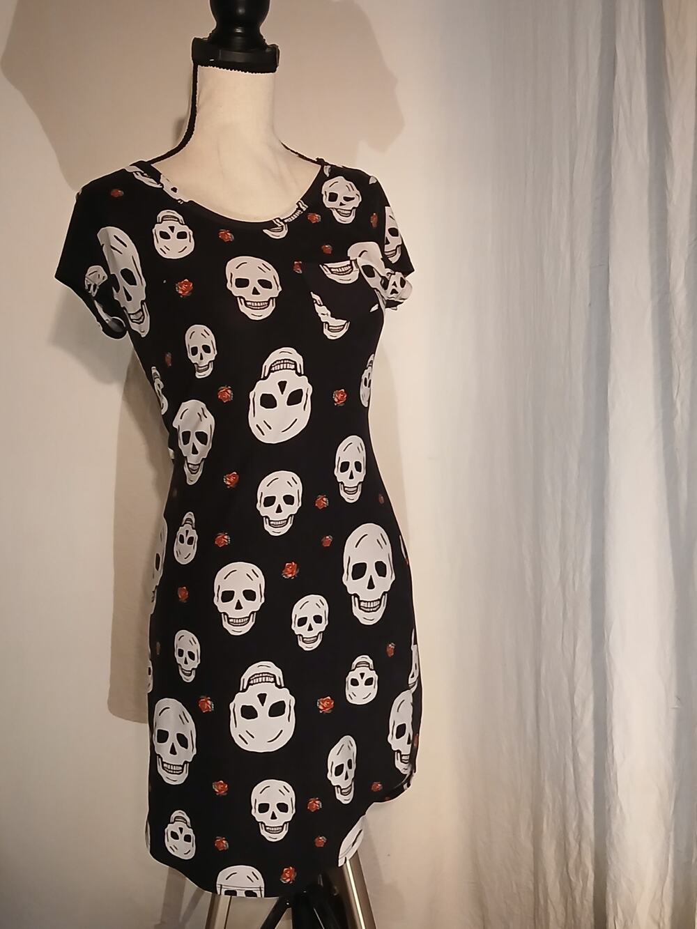 No Boundaries Skull Rose T-Shirt Dress M 7-9 Black Gothic Chic